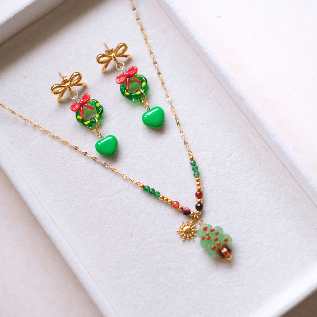 Holiday Cheer Jewelry Set – Festive Wreath &amp; Christmas Tree Charm