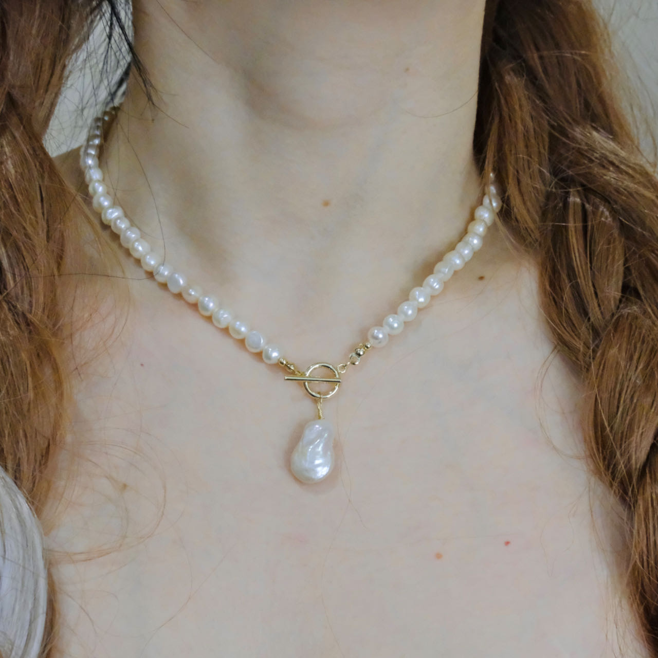 Baroque pearl pendant with pearls necklace