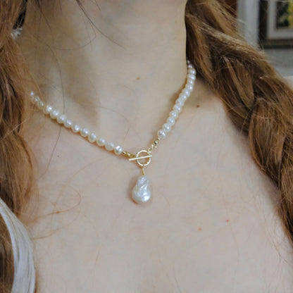 Baroque pearl pendant with pearls necklace