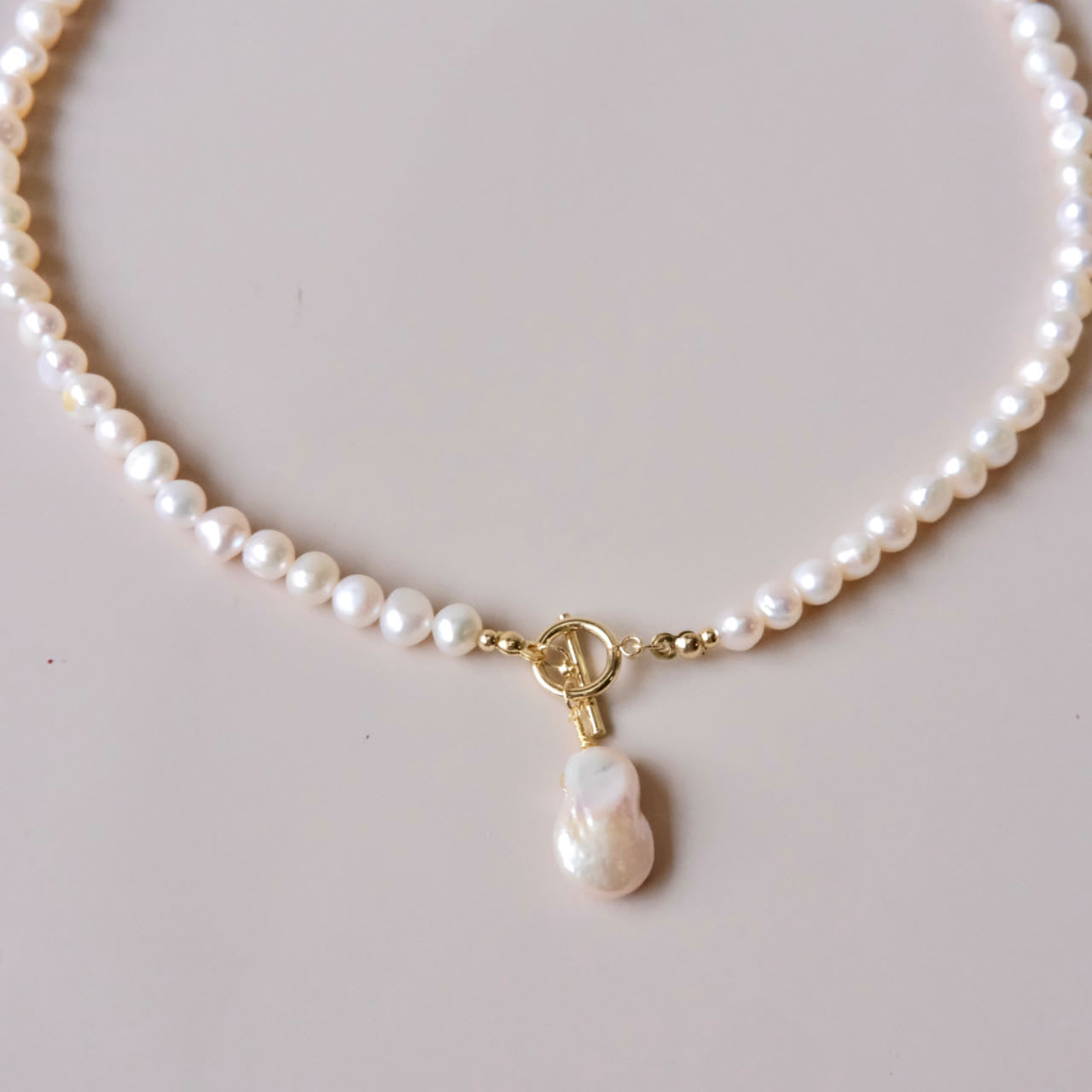 Baroque pearl pendant with pearls necklace