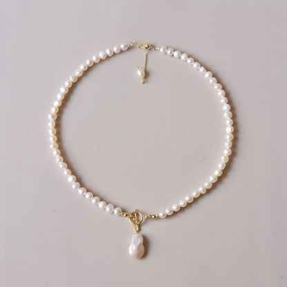 Baroque pearl pendant with pearls necklace