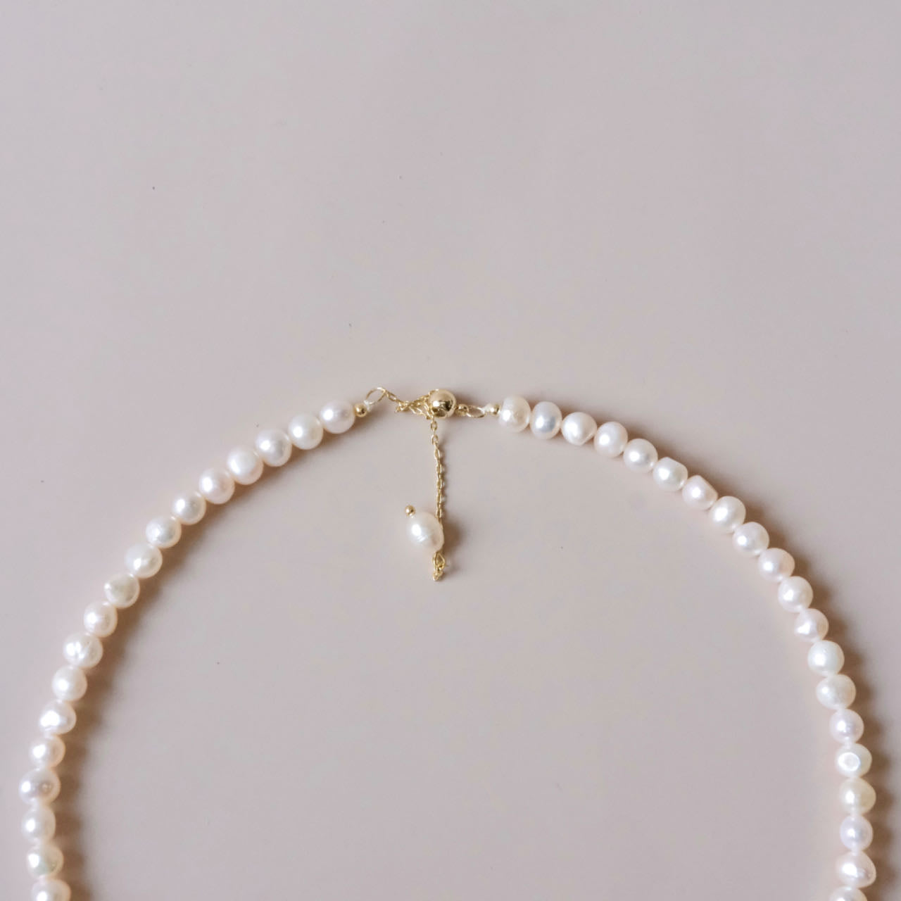 Baroque pearl pendant with pearls necklace