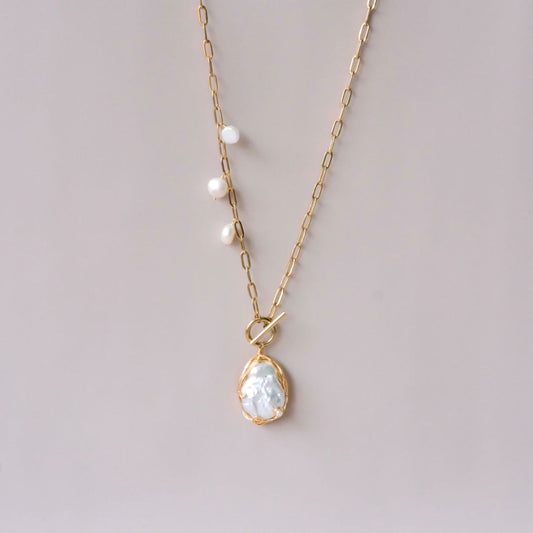 wired Pearls pendant with Chain necklace