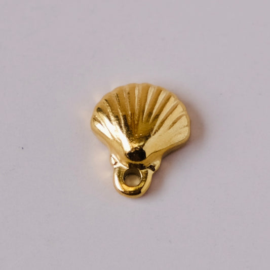 small shell charm pendant