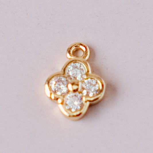 Mini flower with zircon charms pendant