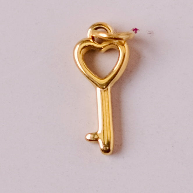 small key charms pendant