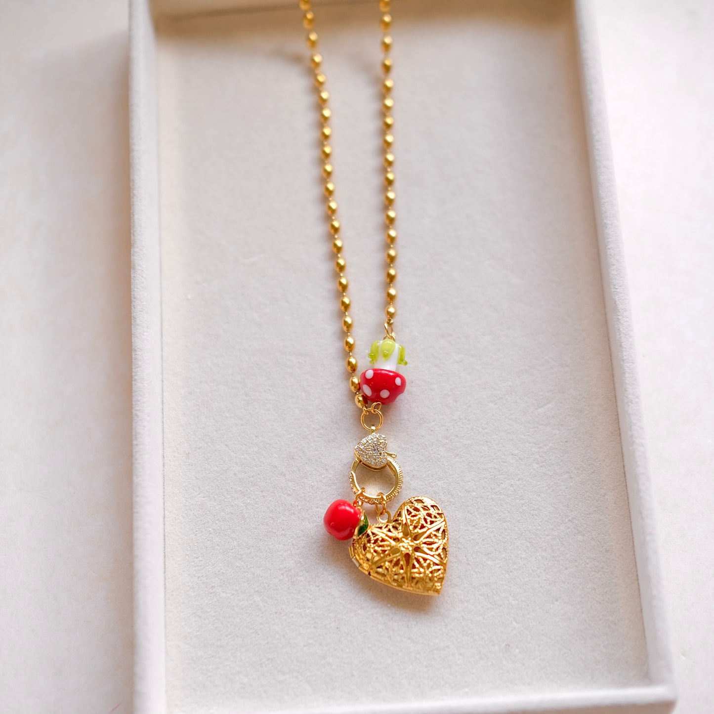 Mushroom vintage heart pendent necklace