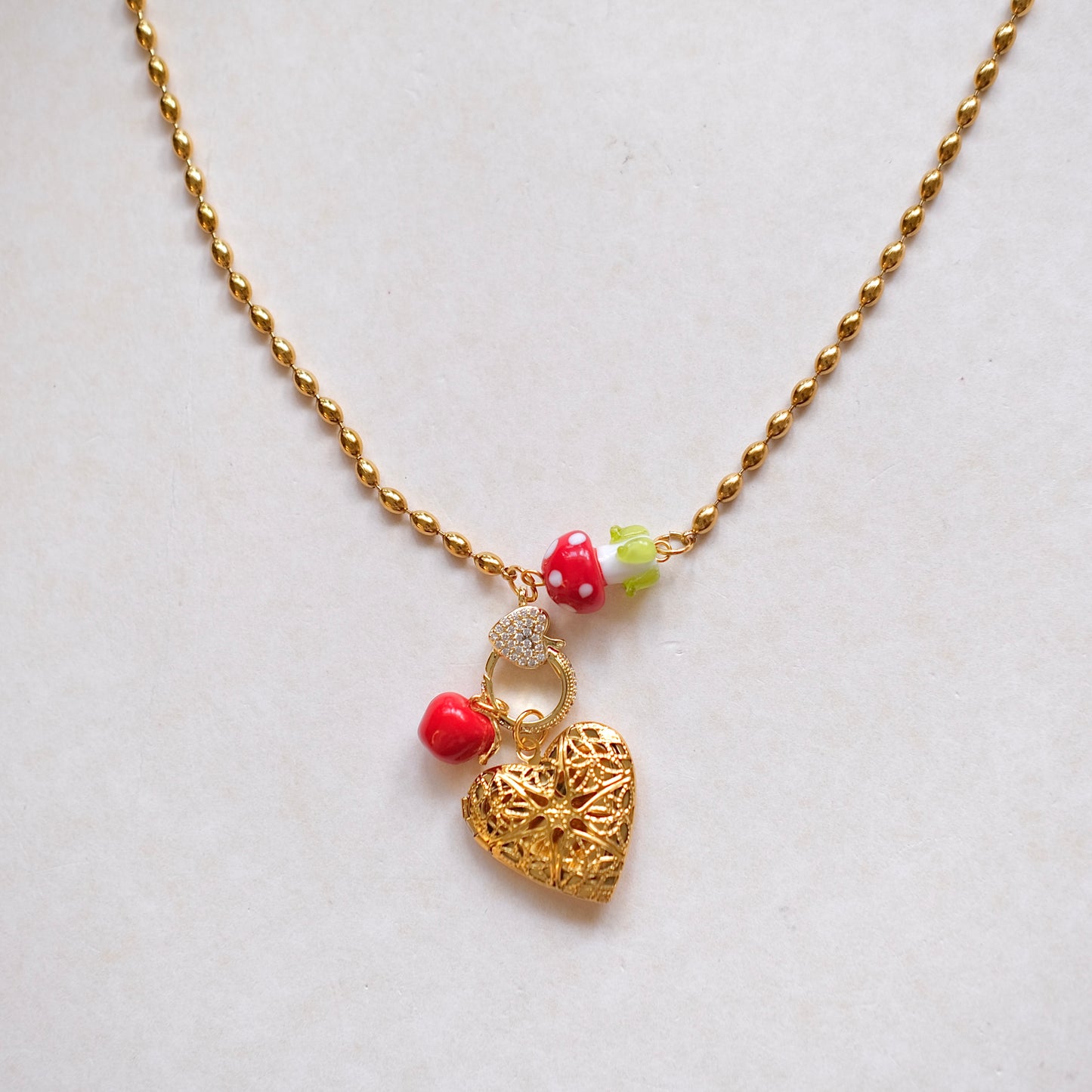 Mushroom vintage heart pendent necklace