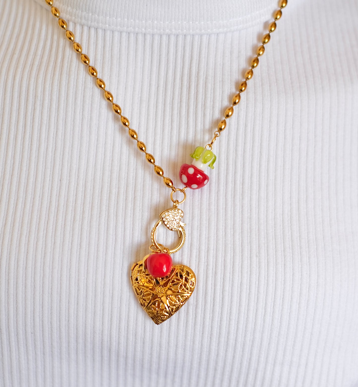 Mushroom vintage heart pendent necklace